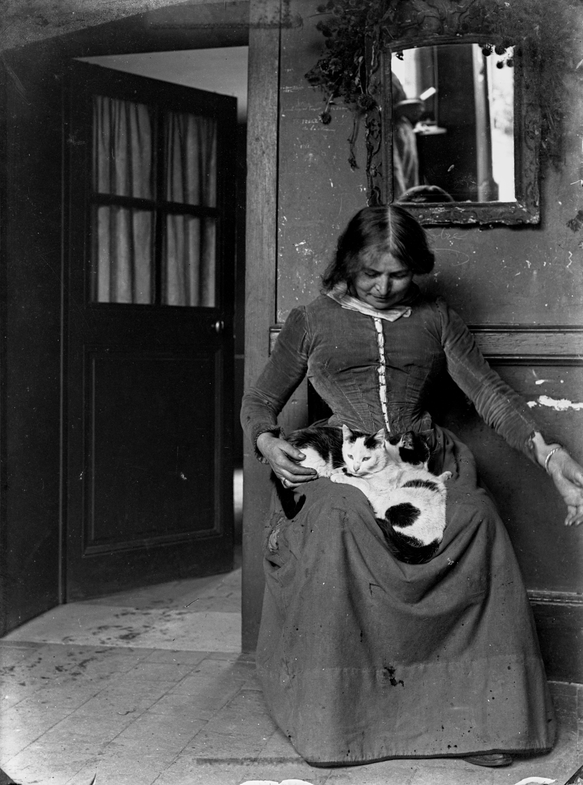 Léon Delachaux, Pauline Delachaux with her cats